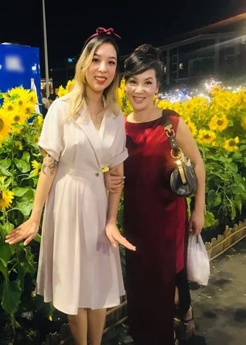 Ba người con của Mộng Vân đều làm việc ở nước ngoài. Ảnh: FBNV.