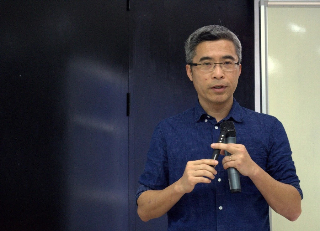 On ao cua Giam doc Nha Nam khien nhieu nguoi tay chay nha sach-Hinh-2