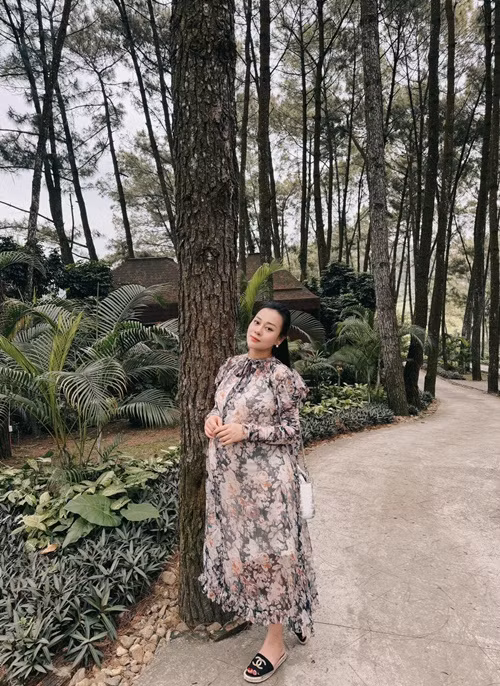 Nữ diễn viên phim Hương vị tình thân "than" khi bụng bầu ngày càng lớn: "Cố tỏ ra là mình ổn nhưng bên trong là sự lục đục nội bộ tranh giành lãnh thổ cả ngày chóng hết cả mặt".