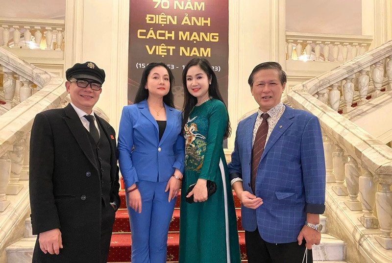 Nam diễn viên phim Trạm cứu hộ trái tim chia sẻ trên VTV, vợ chồng anh khi về đến nhà đều trút bỏ hào quang sân khấu để vào đúng vai trò người chồng có trách nhiệm, người vợ đảm đang và cha mẹ mẫu mực. Ảnh: FBNV.