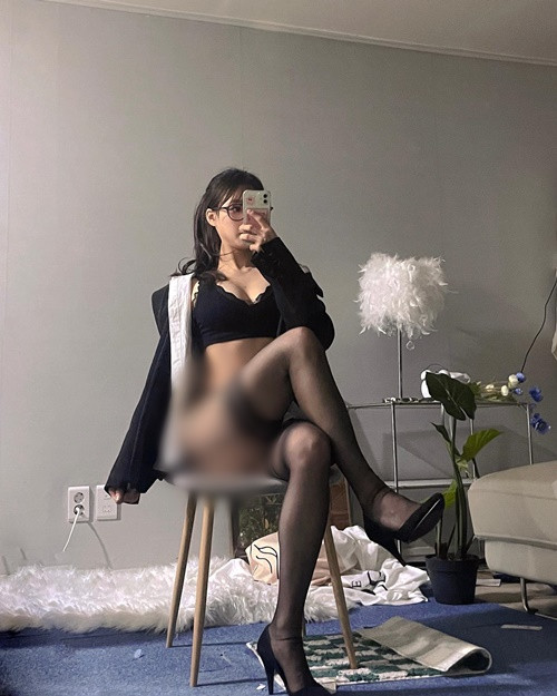 Người hâm mộ đánh giá cô nàng có khuôn mặt ngây thơ, hình thể nuột nà.