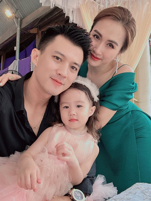 Cuộc sống đằng sau màn ảnh của Hà Việt Dũng đầy bình yên. Ảnh: FBNV.