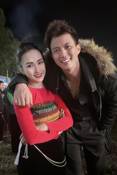 Hà Việt Dũng kết hôn với Hà Nhung. Vợ nam diễn viên không hoạt động lĩnh vực nghệ thuật. Ảnh: FBNV.