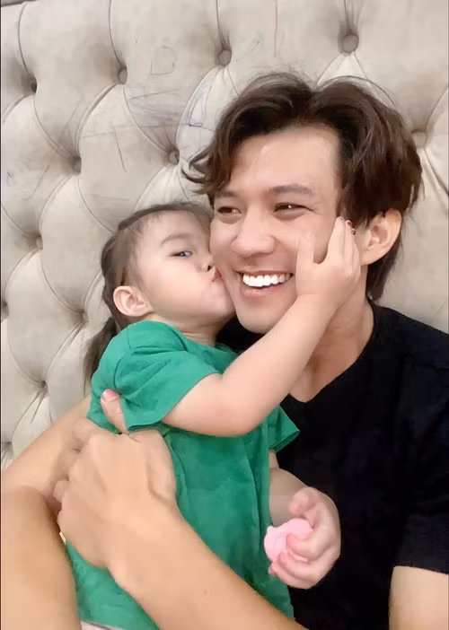 Con gái Hà Việt Dũng xinh xắn, thừa hưởng những nét đẹp của mẹ. Ảnh: FBNV.