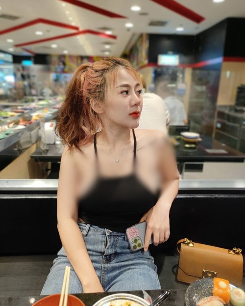 Dù phong cách thời trang thiếu vải bị nhiều người chỉ trích, Nika vẫn kiên trì với lựa chọn của mình.