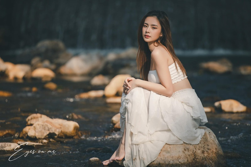 Bam đang làm người mẫu tự do tại Thái Lan.