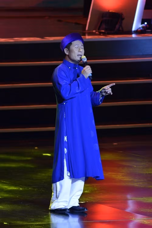 Ngoài âm nhạc, Bằng Kiều có tài năng diễn xuất. Trong cuộc phỏng vấn với Dân Trí, Bằng Kiều cho biết, anh bắt đầu lên sân khấu chuyên nghiệp từ năm 2000, ở sân khấu Phú Nhuận của nghệ sĩ Hồng Vân. Ảnh: Dân Trí.