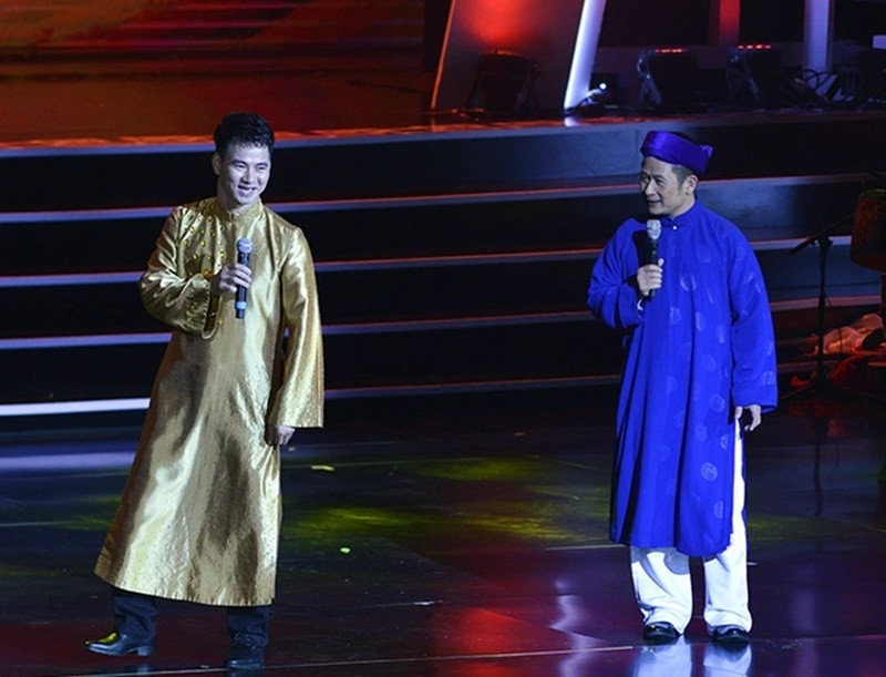 “Tôi diễn kịch dài, vai nặng ký như Xuân Tóc Đỏ trong Số đỏ và Lý Trưởng trong Oan Thị Mầu. Sau đó sang Mỹ, mỗi năm tôi tham gia vở kịch dài bên đó. Như vở kinh điển Giông tố, tôi đóng vai Nghị Hách”, ca sĩ Bằng Kiều chia sẻ. Ảnh: Dân Trí.