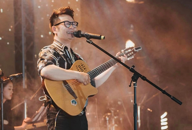 Cát-sê ca hát của Bằng Kiều vào khoảng năm 2000 là 8 triệu đồng, tương đương với 2 cây vàng lúc bấy giờ. Ảnh: FBNV.