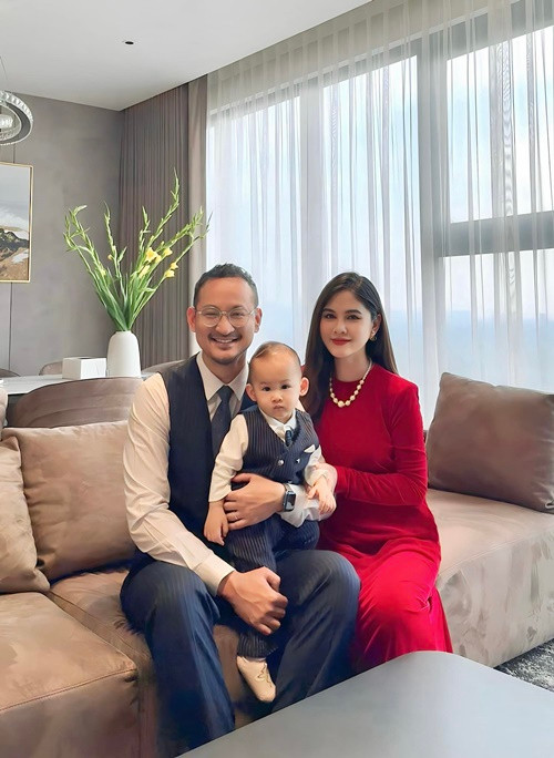 Hoàng Nam còn san sẻ công việc chăm con với Thu Hoài.