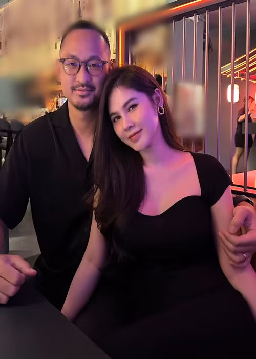 Trong cuộc phỏng vấn với Vietnamnet năm 2021, nữ MC cho hay, khi rảnh rỗi hai vợ chồng cùng ăn cơm nhà, vào bếp. Bình thường, Thu Hoài sẽ vào bếp còn ông xã phụ giúp dọn dẹp, sơ chế, làm việc nhà.