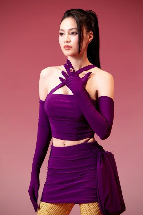 Ninh Dương Lan Ngọc xuất thân là diễn viên. Giọng hát của cô được cải thiện khi tham gia Chị đẹp đạp gió rẽ sóng. Trong khi đó, khả năng vũ đạo của Lan Ngọc hiện tại được đánh giá khá cao.