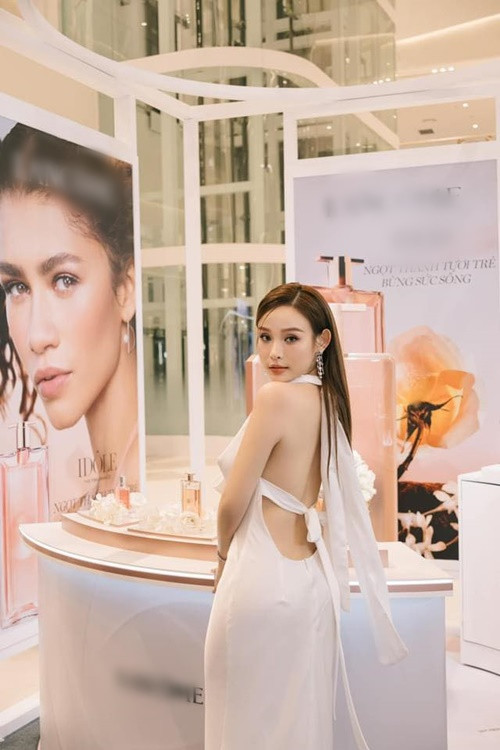 Từng 2 lần sinh nở, Huyền Baby vẫn đẹp mê người.