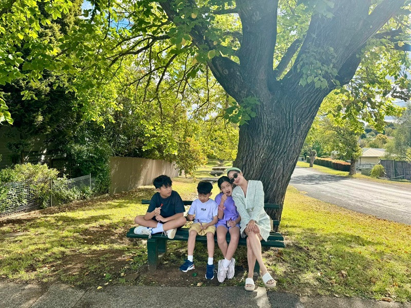 Nữ MC đưa các con đi chơi khi rảnh rỗi.