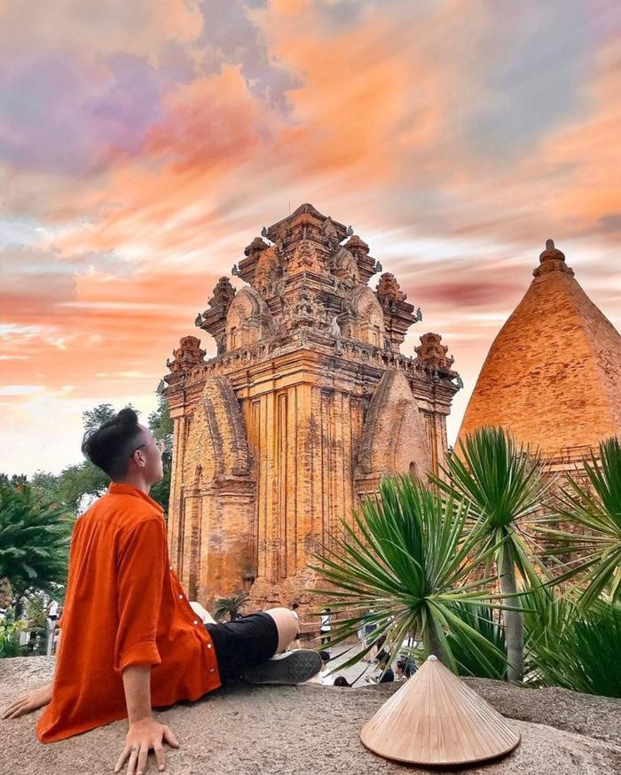 Tên gọi “Tháp Po Nagar” được dùng để chỉ chung cả công trình kiến trúc này, nhưng thực ra đây chỉ là tên gọi của ngọn tháp lớn nhất, cao khoảng 23 m, tọa lạc tại tầng thứ 3 của công trình này.