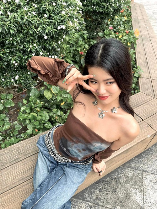 Gu ăn mặc của Pháo phù hợp với dòng nhạc trẻ cô đang theo đuổi.