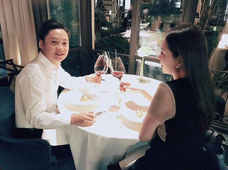 "Người bên cạnh bạn 10 năm trước giờ thế nào? Ngày này 10 năm trước, mọi người bảo tôi dùng hao. Mà rõ là anh ấy phì nhiêu lên mà”, Mai Ngọc vui vẻ cho biết. Ảnh: FBNV.