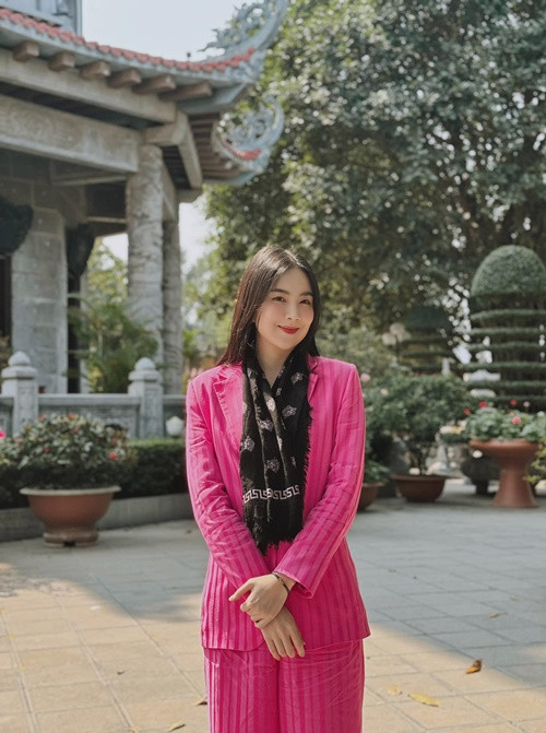 Nữ MC xác nhận ly hôn vào sáng ngày 1/4. Ảnh: FBNV.