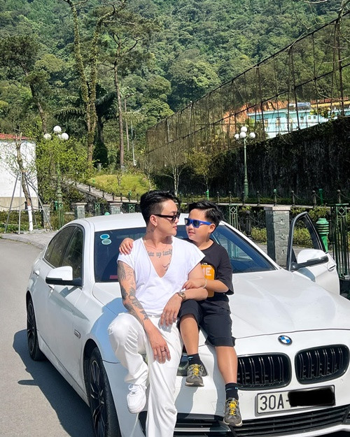 Theo TiTi, con trai riêng của anh thấy hạnh phúc và chúc mừng khi bố tái hôn. Ảnh: FBNV.
