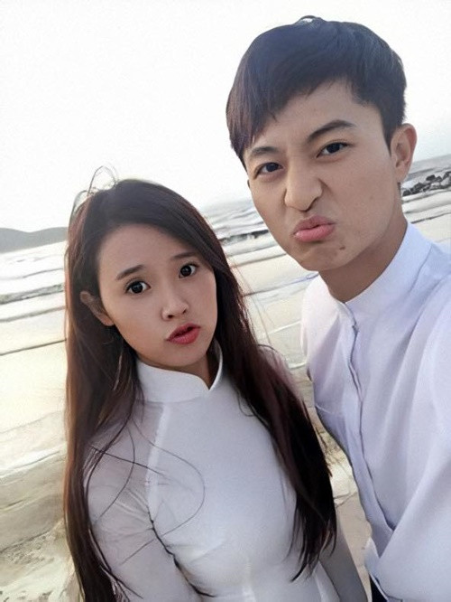 Midu chia sẻ về mối quan hệ với Harry Lu vào năm 2019: “ Rất nhiều người hỏi Du độc thân, không quen ai sao không quen Lu, thấy 2 đứa chơi thân với nhau mà. Cũng không biết trả lời sao nữa, nhưng có những người mình rất quý tính cách họ, rất thương mến mình lại muốn giữ họ làm bạn mãi thôi đó”. Ảnh: FBNV.