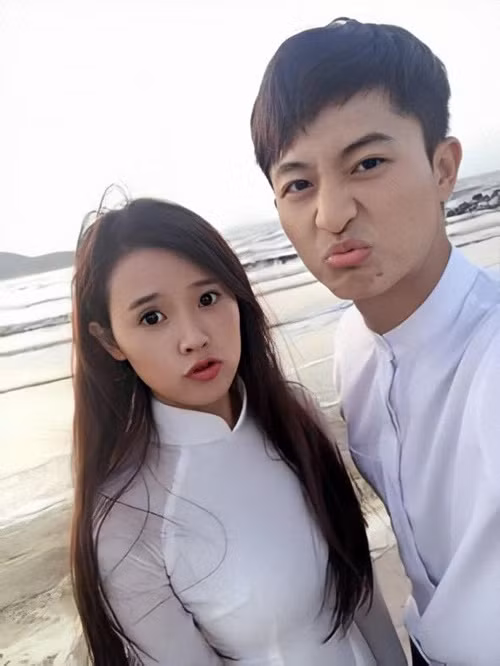 Midu chia sẻ về mối quan hệ với Harry Lu vào năm 2019: “ Rất nhiều người hỏi Du độc thân, không quen ai sao không quen Lu, thấy 2 đứa chơi thân với nhau mà. Cũng không biết trả lời sao nữa, nhưng có những người mình rất quý tính cách họ, rất thương mến mình lại muốn giữ họ làm bạn mãi thôi đó”. Ảnh: FBNV.