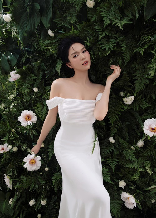 Gần đây, Ngọc Trinh chăm chụp ảnh nghệ thuật. Nhan sắc của cô được nhiều người khen ngợi.