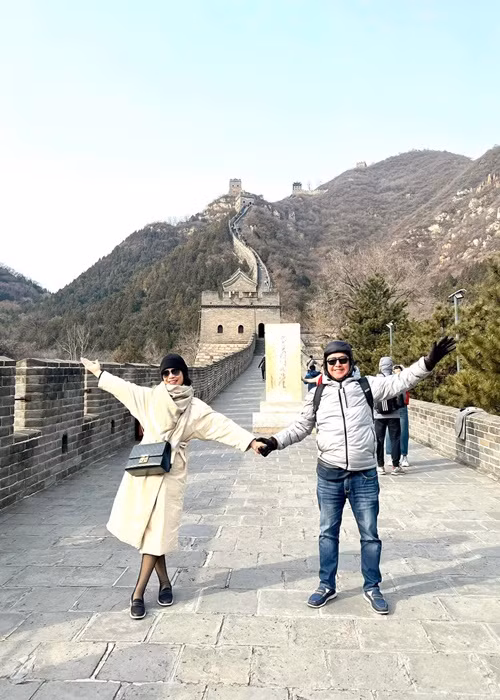 Rảnh rỗi, cặp đôi lại cùng nhau du lịch nước ngoài.