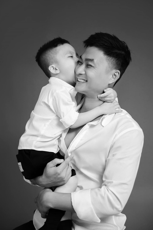 Ngược lại khi có con, Duy Hưng cảm nhận được gia đình là nguồn động lực để anh cố gắng hơn nữa.