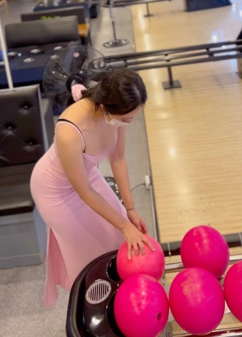 Wony trở nên nóng bỏng, nữ tính bội phần khi cô nàng lựa chọn váy ôm, bó chẽn.