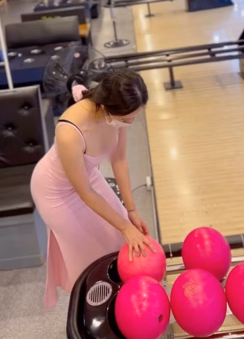 Wony trở nên nóng bỏng, nữ tính bội phần khi cô nàng lựa chọn váy ôm, bó chẽn.