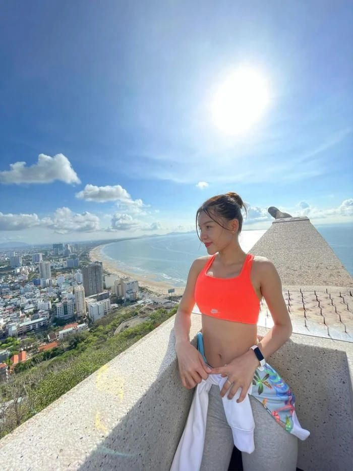 Biến nhược điểm thành ưu điểm, Yến Xuân tăng tốc lấy lại phong độ và tập trung cải thiện số đo vòng 3. Từ đây, bộ môn gym trở thành đam mê rồi dần dần gắn liền với cuộc sống thường nhật của cô. Cô từng tâm sự: “Động lực giúp Xuân thay đổi xuất phát từ sự kỳ thị của mọi người và vì Xuân thật sự nhận ra rằng vẻ bề ngoài của một con người rất quan trọng. Người khác luôn đánh giá bạn qua vẻ bề ngoài đầu tiên. Nếu bạn không ấn tượng, bạn sẽ mất luôn cả cơ hội thể hiện khả năng, tài năng của mình”.