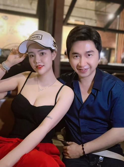 Vợ Bằng Cường sinh năm 1993, kém nam ca sĩ 12 tuổi.