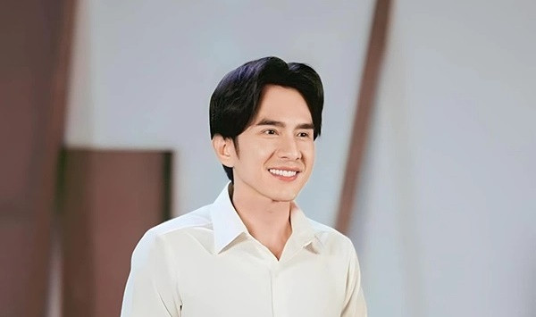 Về đời tư, khi sự nghiệp đang ở đỉnh cao thì năm 2013, Đan Trường quyết định kết hôn với doanh nhân Thủy Tiên. Năm đó, đám cưới của cặp đôi diễn ra rất hoành tráng và sang trọng, chi phí khoảng 145.000 USD. Việc kết hôn của Đan Trường với doanh nhân Thủy Tiên được người hâm mộ ủng hộ vì cô không chỉ là hậu phương vững chắc mà còn là người phụ nữ "tay hòm chìa khóa" giúp Đan Trường tỏa sáng hơn.