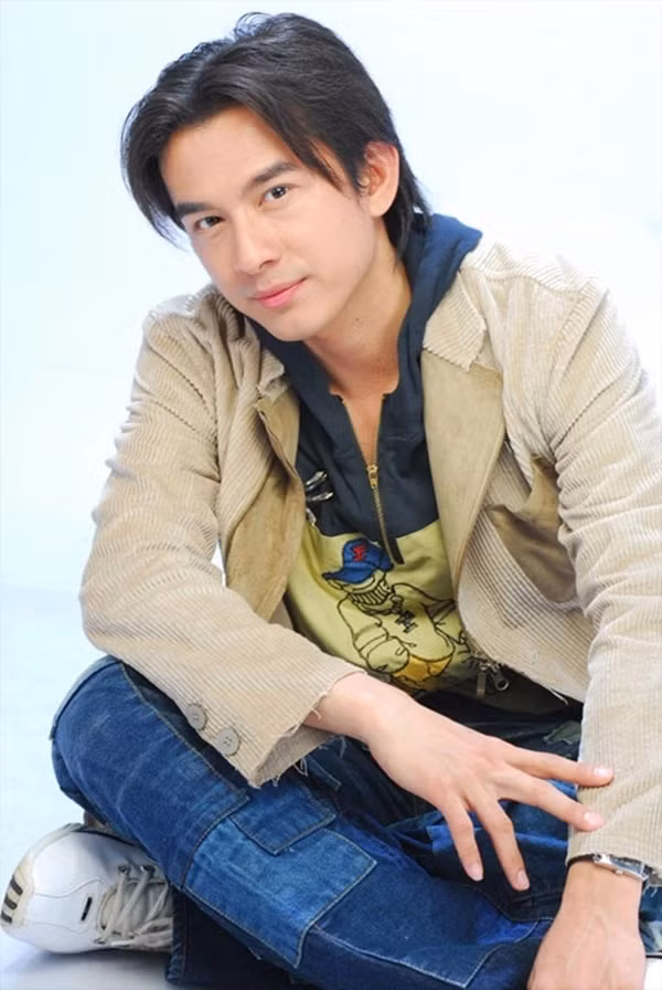 Sau đó, Đan Trường tiếp tục thành danh qua các ca khúc: Nhánh lan rừng, Mãi mãi một tình yêu, Tình đơn phương, Tình khúc vàng, Trăng vỡ... Ngoài ra, Đan Trường cũng trở thành tiên phong trong phong trào ca sĩ làm MV cổ trang với những sản phẩm thu hút được khán giả như: Phong ba tình đời, Trở lại phố cũ, Tuyết hồng, Chờ trên tháng năm, Mẹ tôi, Lời ru ngàn đời, Dòng máu Lạc Hồng... Dù không có nhiều chuyển biến về kỹ thuật trong giọng hát của mình nhưng Đan Trường vẫn khiến người nghe yêu thích vì sự êm tai, ngọt ngào.