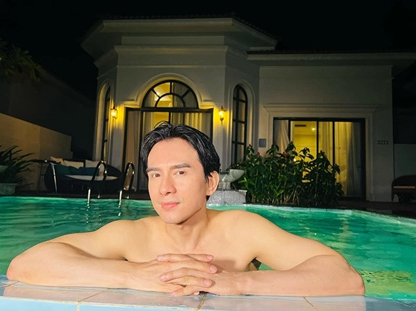 Mức cát-sê của Đan Trường tại Việt Nam dao động khoảng 100 triệu đồng. Tại thị trường hải ngoại, ca sĩ sinh năm 1976 cũng cực kỳ đắt show. Đỉnh điểm về cát-sê khủng của Đan Trường phải kể đến là tháng 12/2018, một đại gia ở Thái Nguyên đã chi không dưới nửa tỷ (gần chục cây vàng) để mời Đan Trường và học trò Trung Quang về hát đám cưới. Trong lần chia sẻ với truyền thông, ông bầu Hoàng Tuấn từng tuyên bố: “Đan Trường là một trong những ca sĩ có thù lao cao nhất nước”.