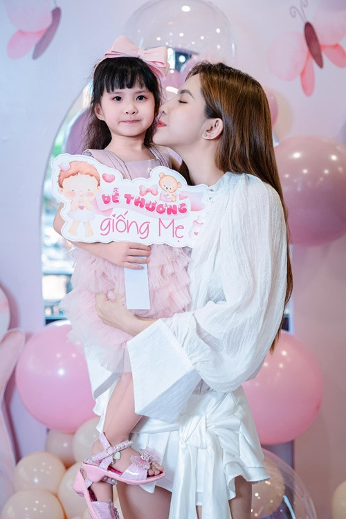 Sau khi chia tay Jack, Thiên An làm mẹ đơn thân. Cô luôn nỗ lực làm việc để hai mẹ con có cuộc sống tốt đẹp hơn.