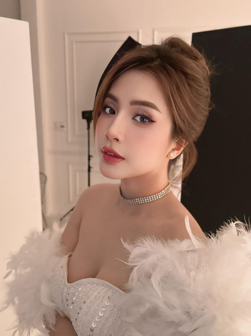 Ngoài đóng phim, Thiên An còn làm người mẫu, quay gameshow.