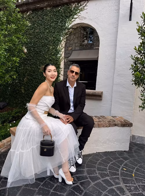 "Tôi thấy cuộc sống còn nhiều bề bộn không thích hợp cho bất kỳ cam kết nào trong tình cảm", cô nói.