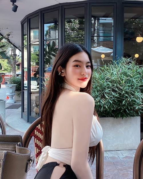 Sanruthai hiện tại sống tại Băng Cốc (Thái Lan).