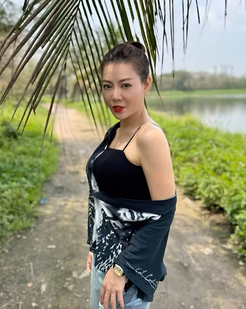 Thanh Hương chia sẻ trên Dân Trí, cô chính là người nói lời chia tay và viết đơn ly hôn trước. Cả hai chia tay sau 10 năm chung sống vì hết duyên chứ không phải có người thứ 3. Ảnh: FBNV.