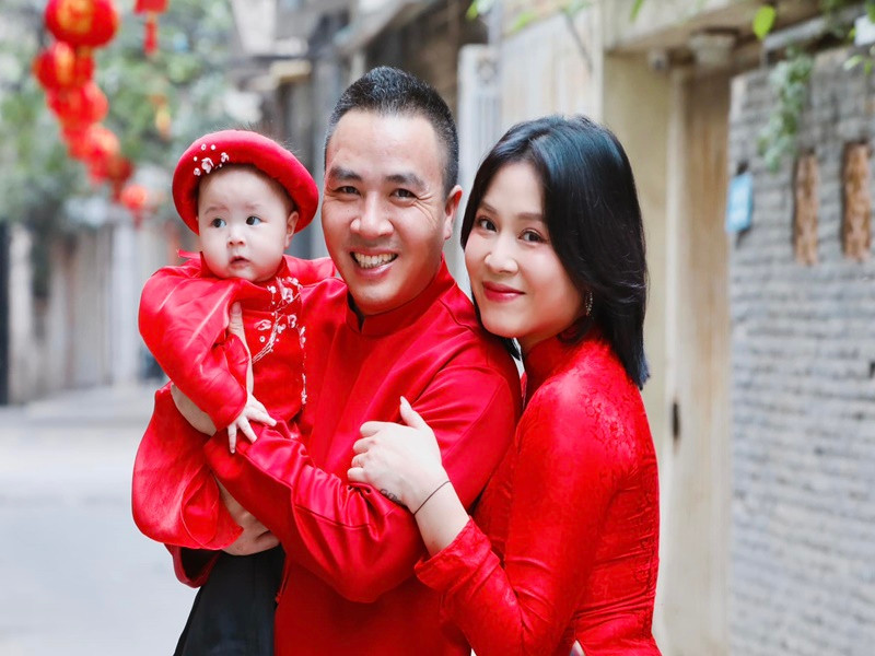 Nhiều người nhận xét bé Kichi có nhiều nét giống bố hơn mẹ.