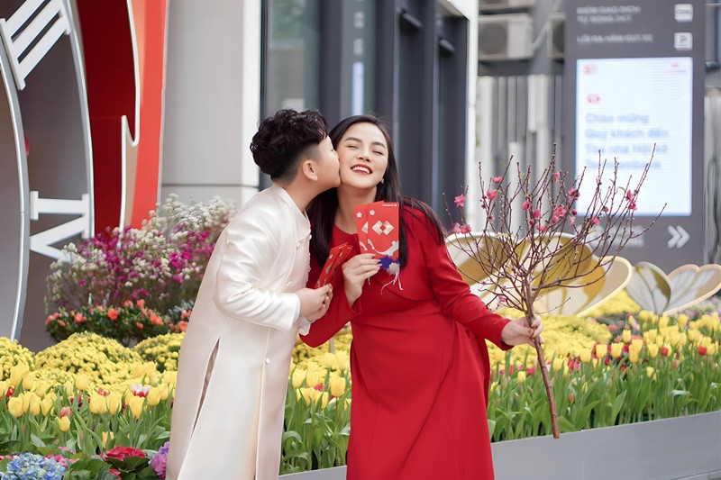 Nữ diễn viên chia sẻ, con trai rất háo hức khi có em.