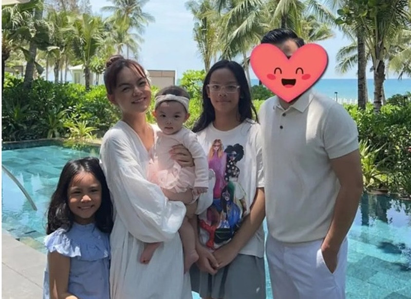 Phạm Quỳnh Anh hiện tại hạnh phúc bên bạn trai giấu mặt. Cả hai có một cô con gái chung đáng yêu. Ảnh: FBNV.