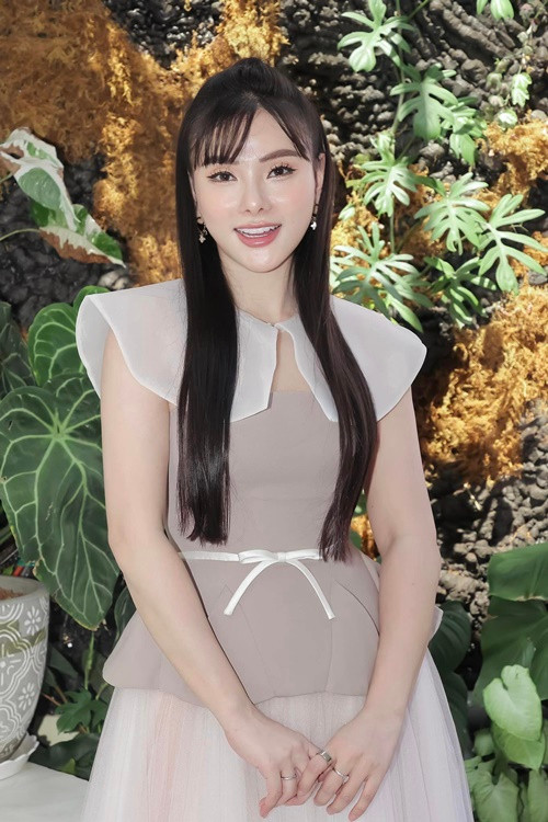 Năm 2017, sau thời gian không còn tìm được tiếng nói chung, Thu Thủy và chồng quyết định ly hôn. Nữ ca sĩ nuôi con trai sau khi hôn nhân tan vỡ. Ảnh: FBNV.