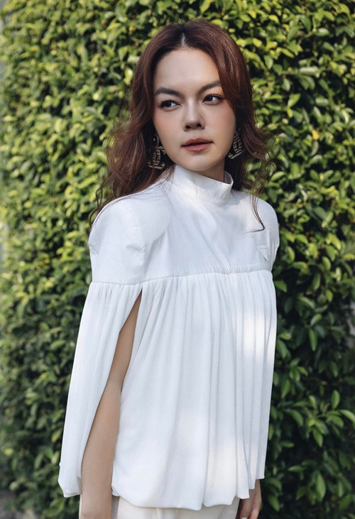 Hôn nhân của Phạm Quỳnh Anh và Quang Huy chỉ kéo dài được 6 năm. Khi chia tay Quang Huy, Phạm Quỳnh Anh thừa nhận, cô chới với. Những khi ở một mình, cô đau khổ và có thể khóc một cách thoải mái thay vì thể hiện mình rất ổn. Ảnh: FBNV.