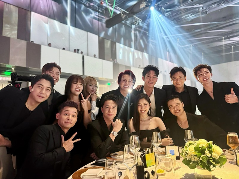 Đám cưới Minh Tú còn có sự góp mặt của: Thuý Ngân, S.T Sơn Thạch, Ngô Kiến Huy, Song Luân, Erik, vợ chồng Puka - Gin Tuấn Kiệt. Ảnh: FBNV.