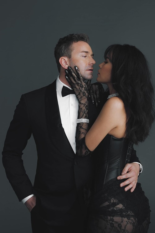 Chris điển trai, nam tính, có gu thời trang lịch lãm. Ảnh: FBNV.