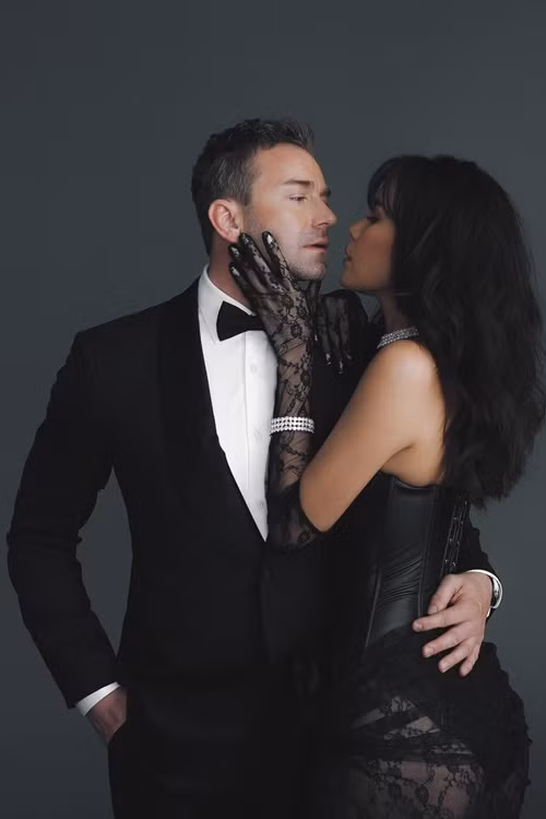 Chris điển trai, nam tính, có gu thời trang lịch lãm. Ảnh: FBNV.