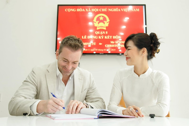 Chồng Minh Tú hiện tại là nhân viên văn phòng trong một công ty đa quốc gia. Ảnh: FBNV.