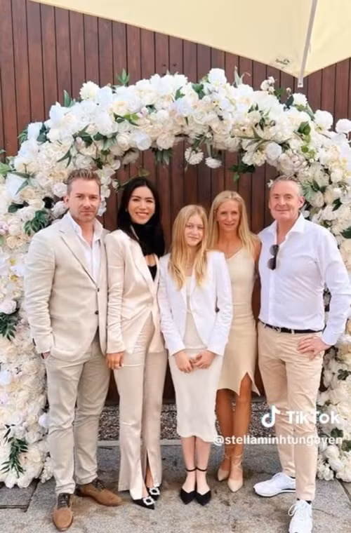 Trong cuộc phỏng vấn với Đời Sống Pháp Luật, Minh Tú chia sẻ những kỷ niệm khi về quê chồng: “Tôi và Chris đều là những người rất trân trọng tình cảm gia đình, mỗi năm sẽ hai lần về châu Âu để thăm ba mẹ anh. Tôi cũng dùng công cụ dịch từ tiếng Anh qua tiếng Đức để cho ông bà hiểu xong rồi ông bà sẽ nhờ anh Chris dịch lại cho tôi, chị và cháu anh Chris thì có biết tiếng Anh. Cả nhà cùng ngồi ăn và làm nhiều việc dễ thương lắm. Chúng tôi cùng đạp xe, cùng đi uống cafe, 4 chiếc xe 2 người lớn 2 người nhỏ, rồi cùng nhau đi câu cá”. Ảnh: Thương Hiệu Pháp Luật.